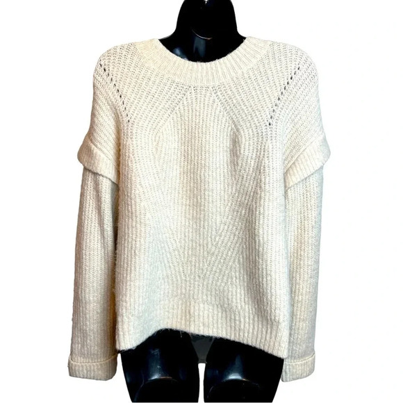 EXPRESS Cozy Capped Sleeve Crew Neck Sweater. - Picture 6 of 11